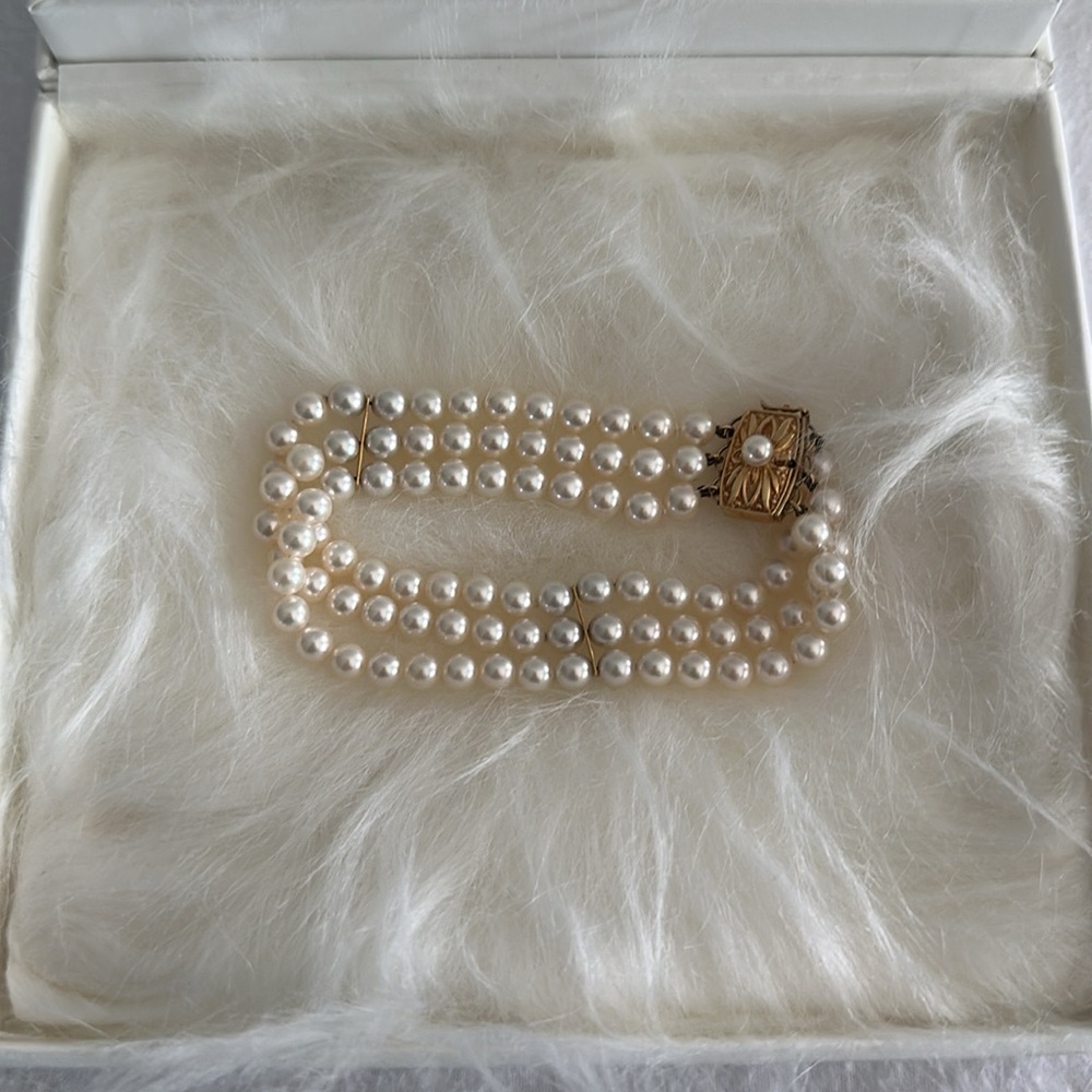 Vintage Mikimoto 18k Yellow Gold 5 1/2 - 5mm Cultured Pearl 3 Strand Bracelet - Picture 4 of 7